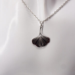 Collier acier inoxydable feuille de ginkgo AI-126