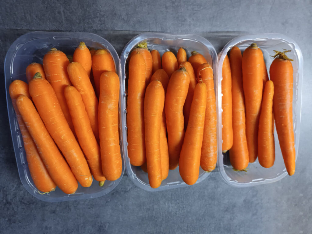 fabrication du savon à la carotte - j'utilise de belles carottes bio pour faire un jus minute